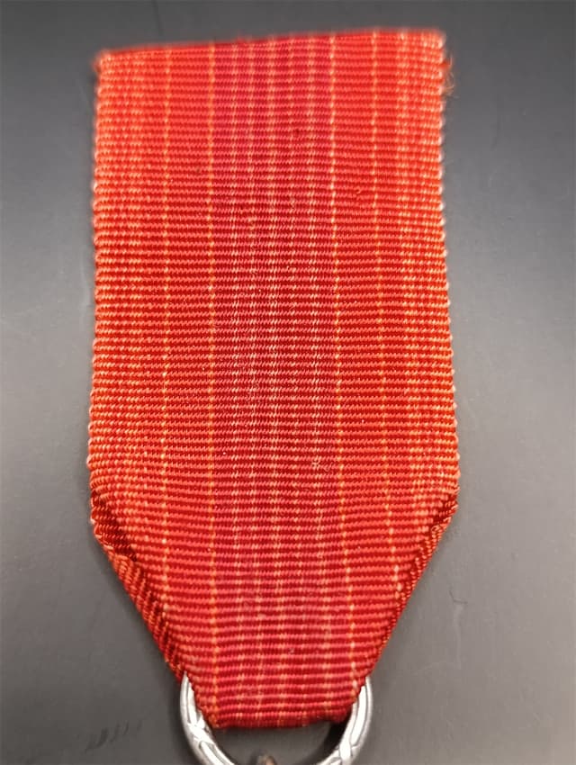 Wstążka do medalu w kolorze czerwonym