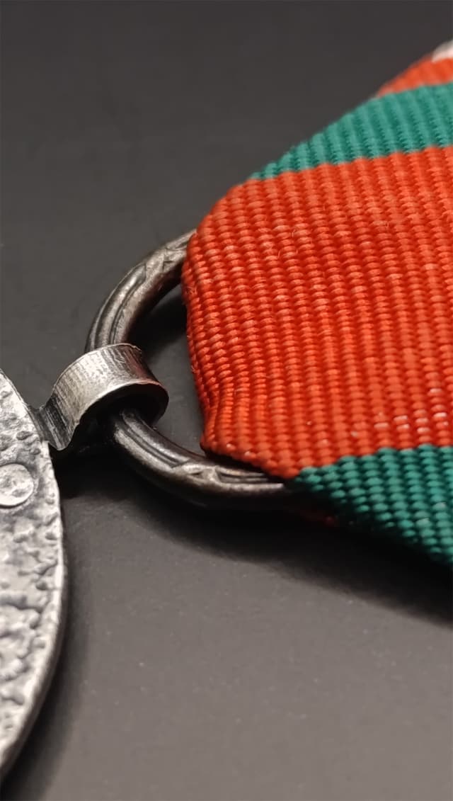 Połaczenie wstążki i medalu