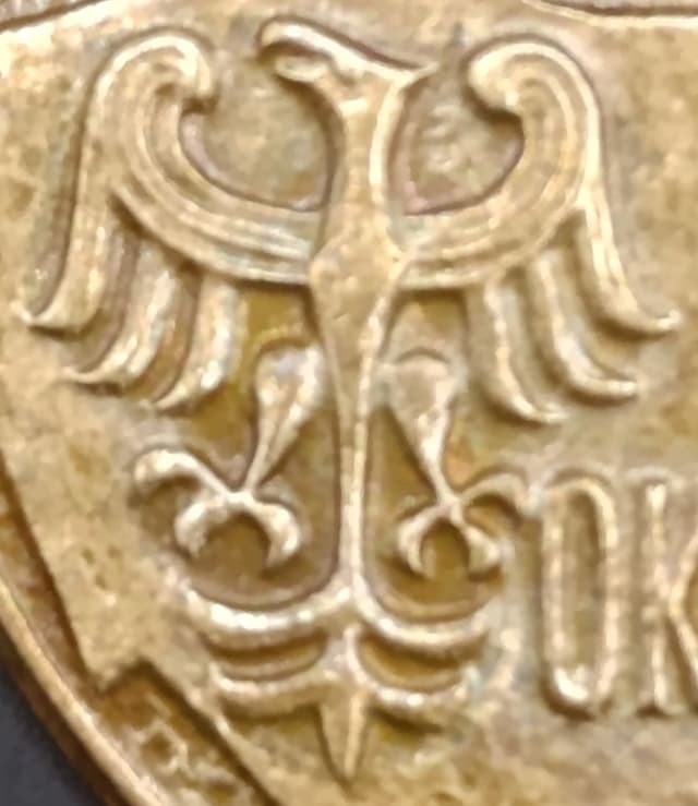 Orzeł bez korony stylizowany na orła piastowskiego