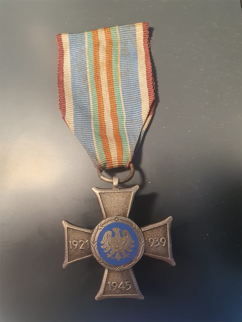 Śląski Krzyż Powstańczy wersja Caritas