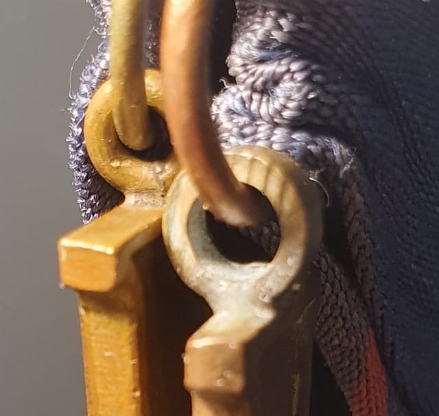 Porównanie z krzyżem z dużym uszkiem